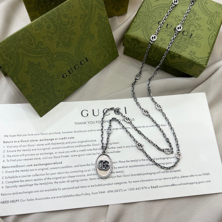 G*u*i necklaces